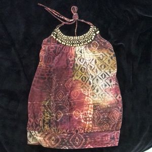 Detailed halter top! 💁🏻‍♀️